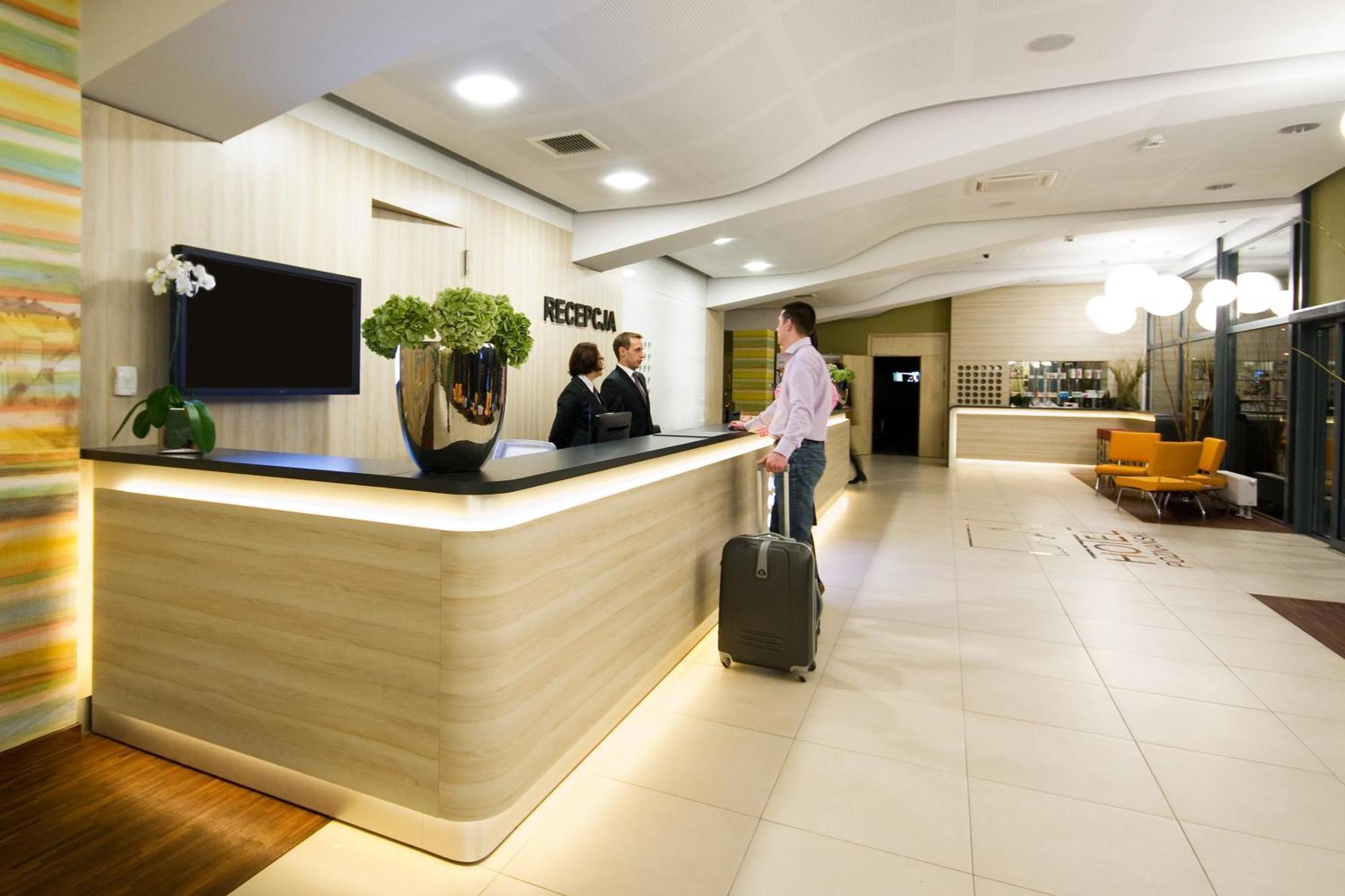 Hotel Poznanski A2 Любонь Экстерьер фото