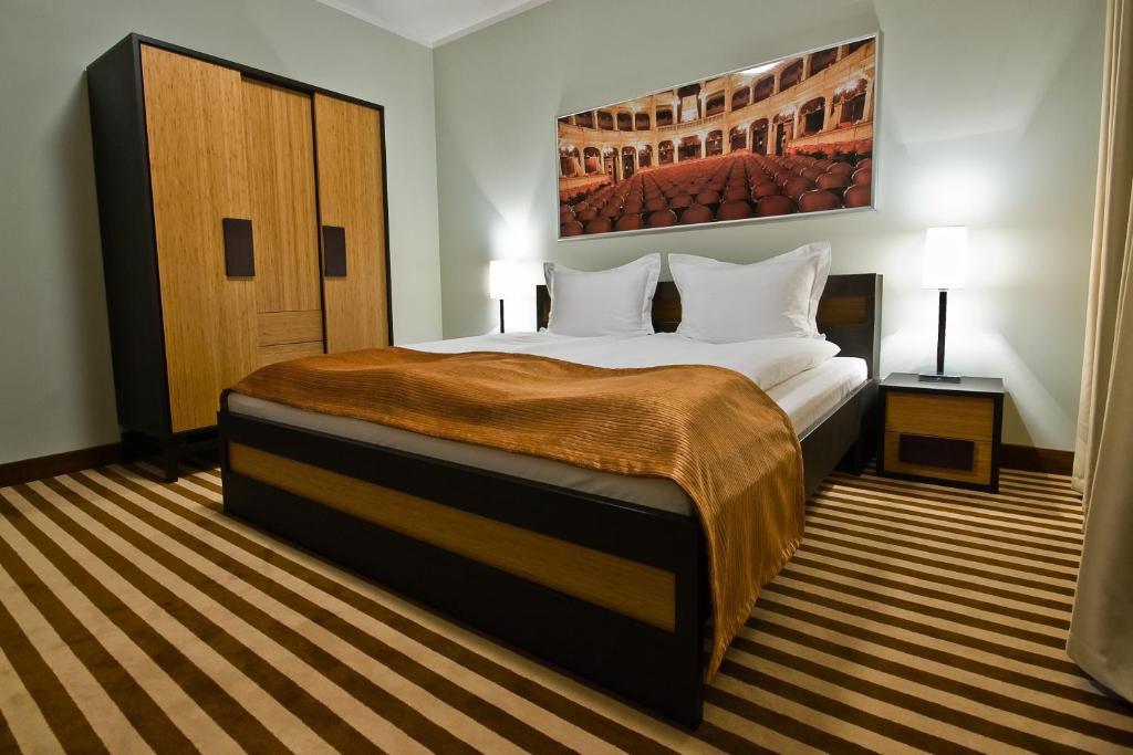 Hotel Poznanski A2 Любонь Экстерьер фото