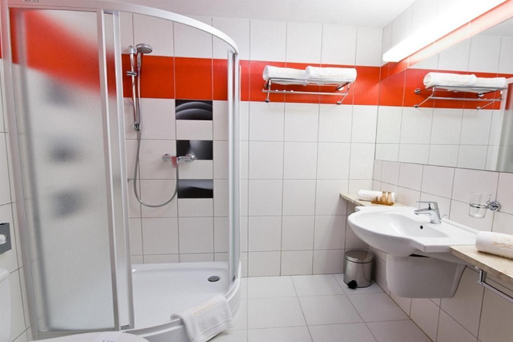 Hotel Poznanski A2 Любонь Номер фото