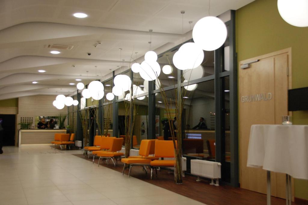 Hotel Poznanski A2 Любонь Экстерьер фото
