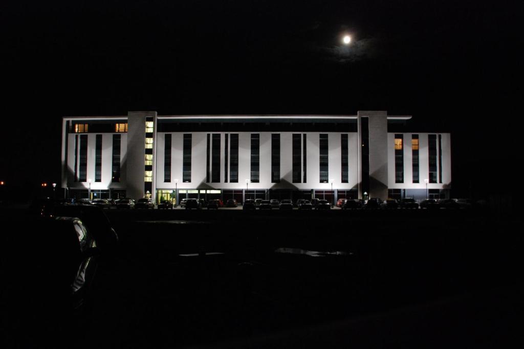Hotel Poznanski A2 Любонь Экстерьер фото