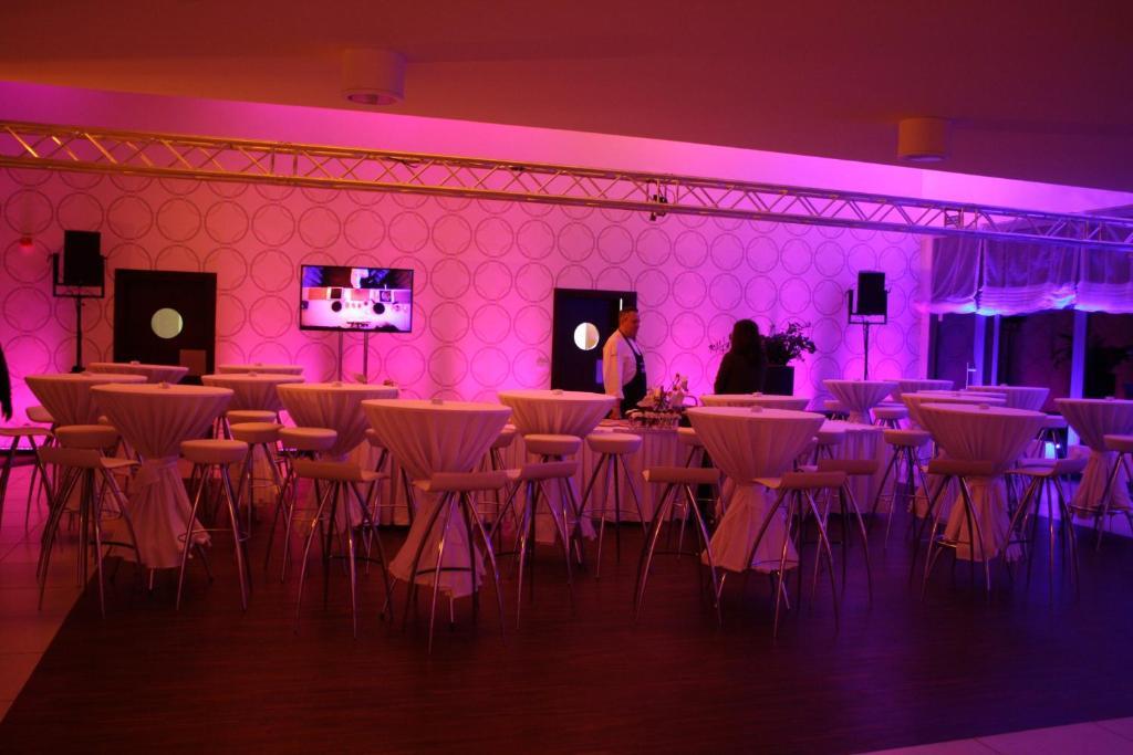 Hotel Poznanski A2 Любонь Экстерьер фото
