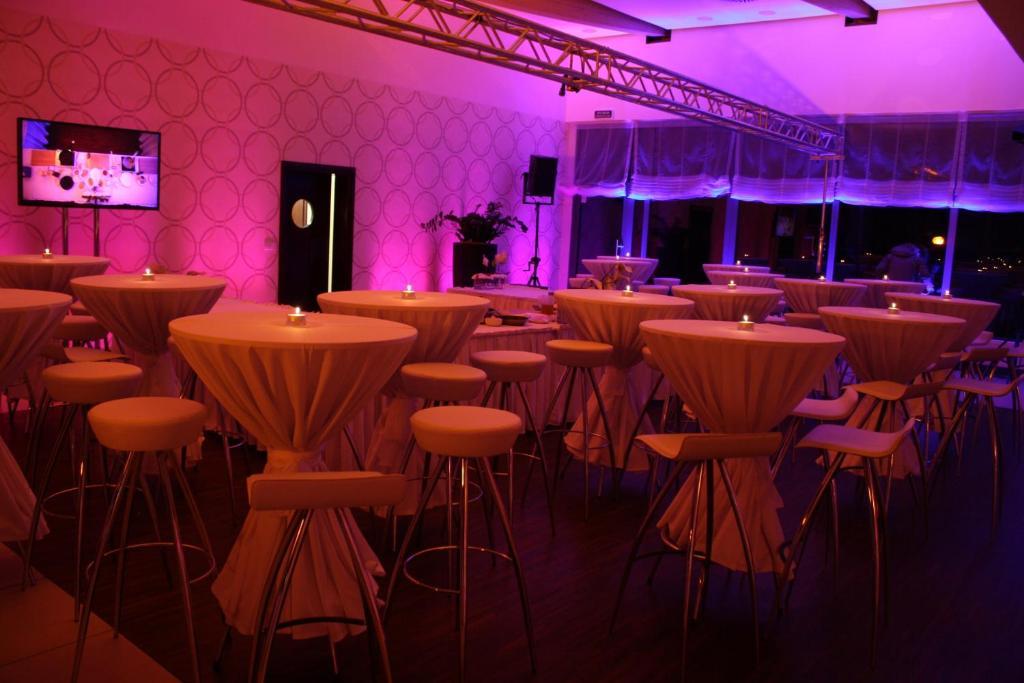 Hotel Poznanski A2 Любонь Экстерьер фото
