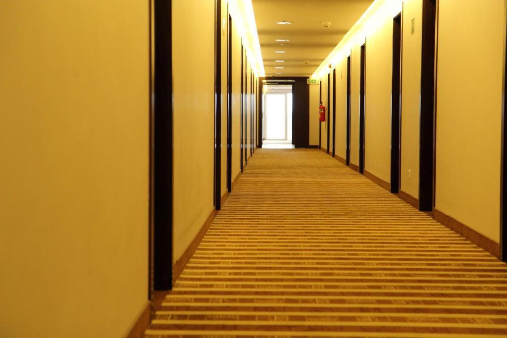 Hotel Poznanski A2 Любонь Экстерьер фото