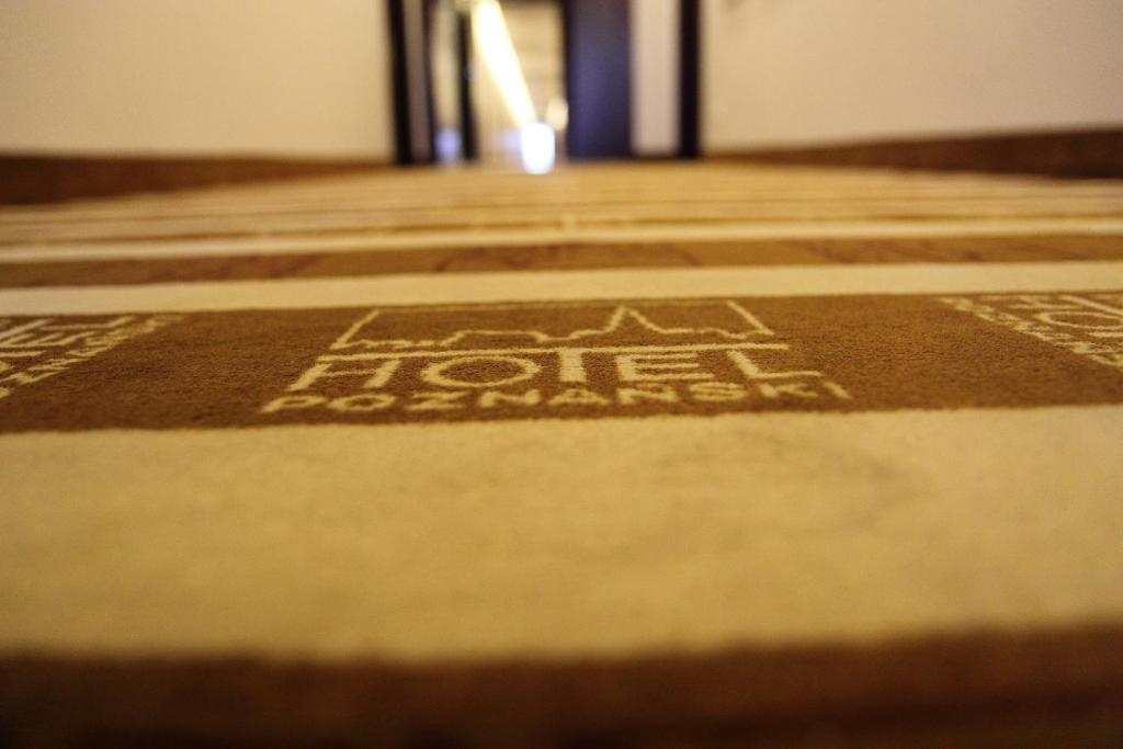 Hotel Poznanski A2 Любонь Экстерьер фото